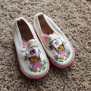 Vintage Girls Shoes: Berenstain Bears Size 5